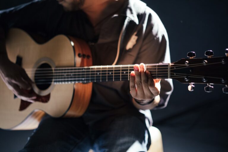 Photo wood guitar resonance