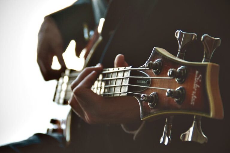 Photo bass guitar finger technique